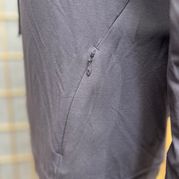 ⭐️ Lululemon Twisted & Tucked Pullover [M5] - Picture 6 of 9